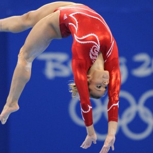 开云官网体育-比赛中交替领先的紧张瞬间集锦，比赛中交替领先的紧张瞬间集锦怎么写